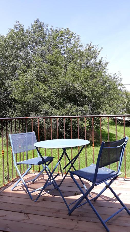 Agreable Gite En Pleine Nature Parmilieu Exterior foto